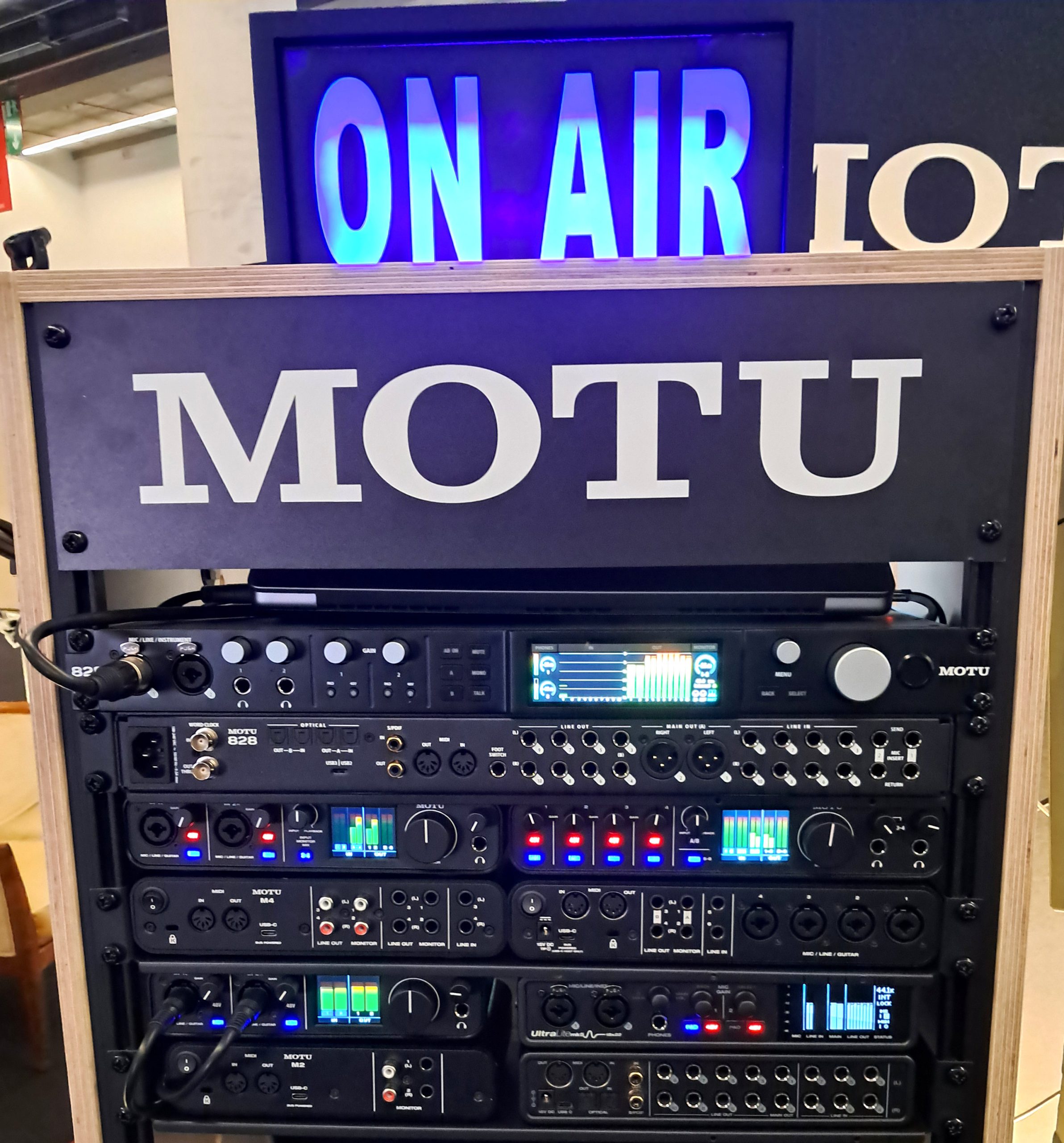 Motu Interface Rack OHRpost » Blog Archiv ProLight + Sound 2024: Neues Interface MOTU 828 ...